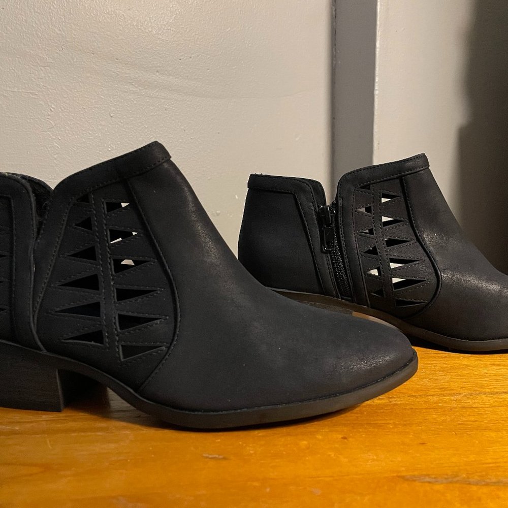 Soda Brand Black Cutout Ankle Boots, Women's Size 7